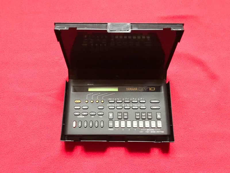 Yamaha QY10 90s - Black image 1