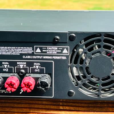 Crown XLS 2000 2-Channel High Density Power Amplifier 2010s - Silver image 6