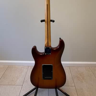 Fender Player Stratocaster with Pau Ferro Fretboard 2018 - Present - 3-Color Sunburst image 4