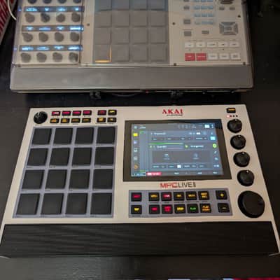 Akai MPC Live II + Skin Retro + Decksaver + SD Expansiones image 5