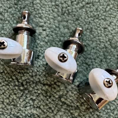 Fender Tuners with white plastic tip [3pcs] 90s-00s - Chrome image 3