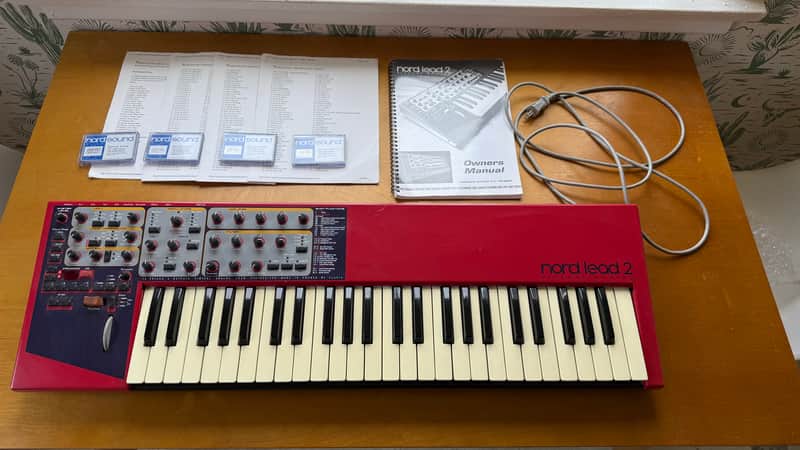 Nord Lead 2 49-Key 12-Voice Polyphonic Synthesizer 1997 - 2003 - Red