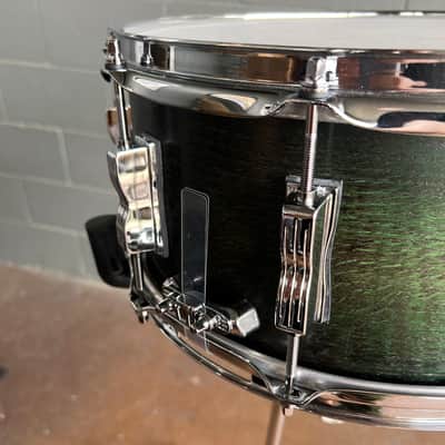 Ludwig Classic Oak 6.5x14" Snare Drum in Green Burst image 4