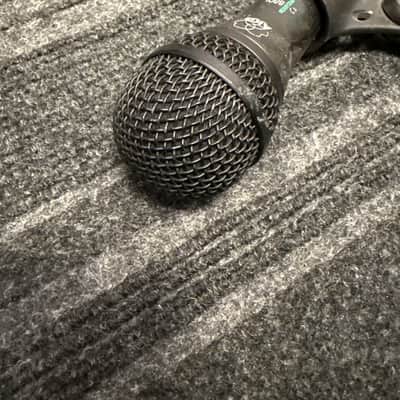 AKG D880M dynamic vocal microphone image 3