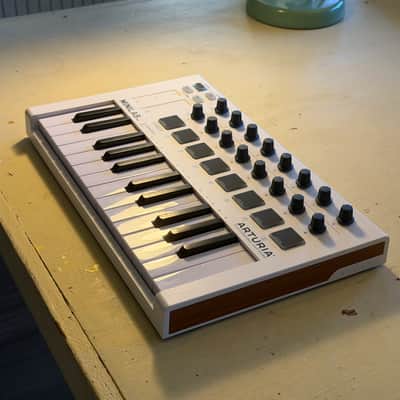 Arturia MiniLab MkII 25-Key MIDI Controller 2017 - Present - White image 2