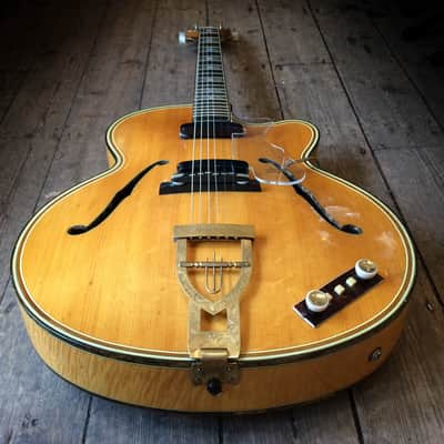 1959 / 60 Hofner Golden Hofner Blonde Natural Series 1. With hard shell case image 5