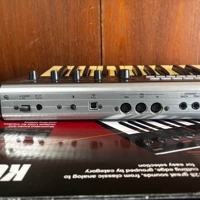 Korg R3 SYNTHESIZER/VOCODER w/box, mic, power supply Radias image 10