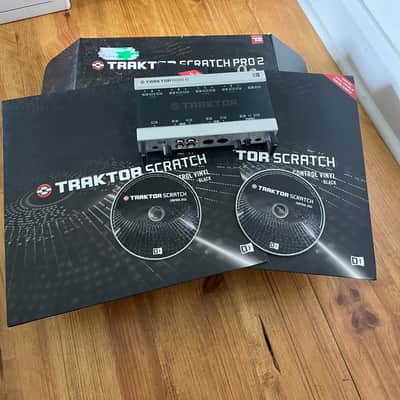Native Instruments Traktor Scratch Audio 10 with timecode vinyl and CDs image 4