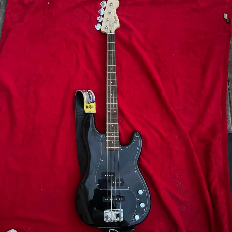 Fender Squire precision bass 2022 - Black image 1