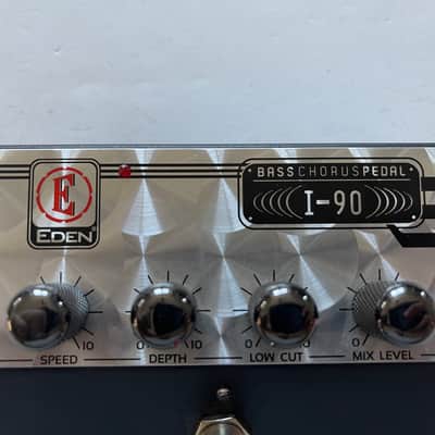 Eden Amplification World Tour I-90 Bass Chorus Guitar Effect Pedal + PSU image 2