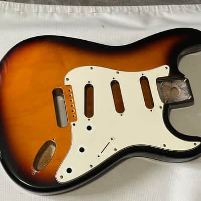 1997 MIM Fender Mexican Stratocaster 3TS 3 Tone Sunburst Guitar Body 6 Post Tremolo Ready image 3