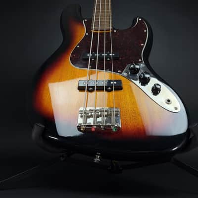 2019 Squier Classic Vibe '60s Fretless Jazz Bass - Sunburst image 3