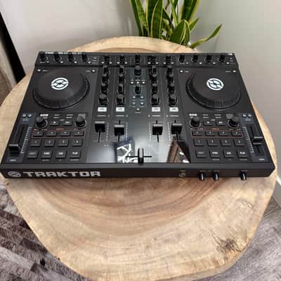 Native Instruments Traktor Kontrol S4 2010s - Black image 2