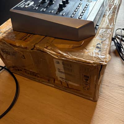 Roland SP-606 Sampler with original BOX image 6
