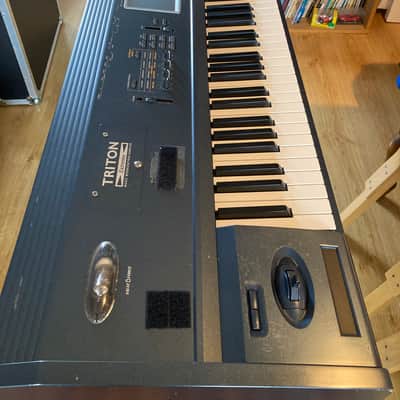 Korg Triton Extreme 88-Key 120-Voice Polyphonic Workstation 2005 - 2009 - Black