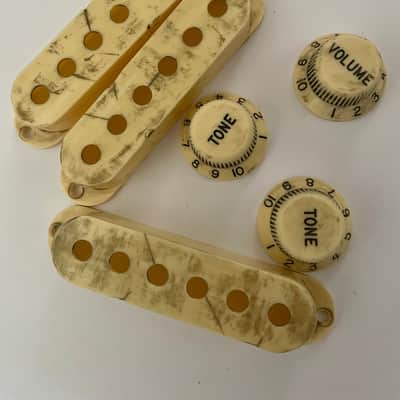 Aged Fender knobs and pickup covers set, Cream, relic, aged, Stratocaster, 59 Parts image 7