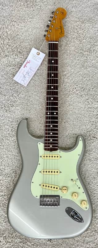 Fender Robert Cray Stratocaster Guitar, Rosewood Fingerboard, Inca Silver - MIM