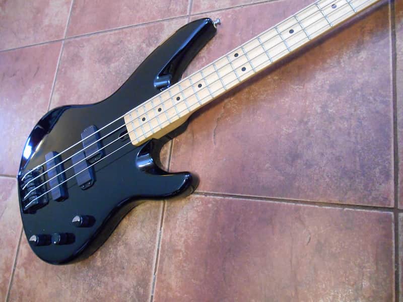Yamaha RBX 550M Electric Bass Guitar. Black. Maple Neck, P & J