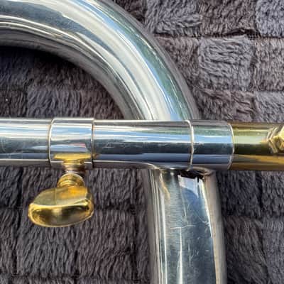 Gently Used Getzen Eterna Flugelhorn and Trumpet Combo with mouthpieces and case image 5