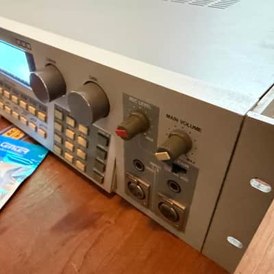 Immaculate AKAI S1000 MIDI Stereo Digital Sampler w 32MB RAM Maxed, Factory Level 4M Mod, New PSU, ZuluSCSI 2026 USB-C, 20x16GB SD cards, Analog & Digital synth/drum libraries, Original Box, English & Japanese Manuals - (1989) image 6