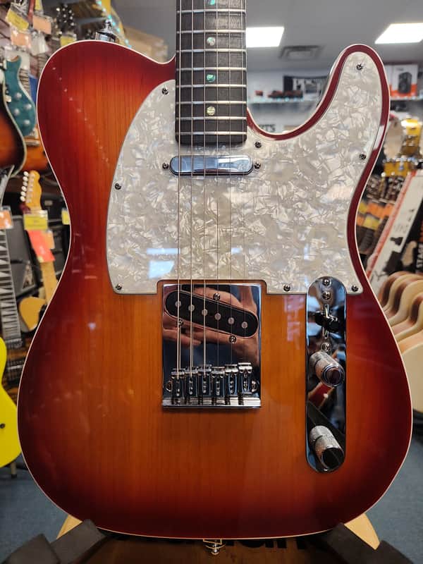 Fender American Deluxe Telecaster w/ Fender Hard Case - Aged Cherry Sunburst