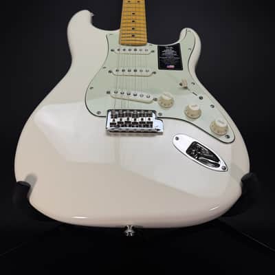 Fender Limited Edition American Professional Classic Stratocaster Featuring the Fender Silent System - Olympic White image 3