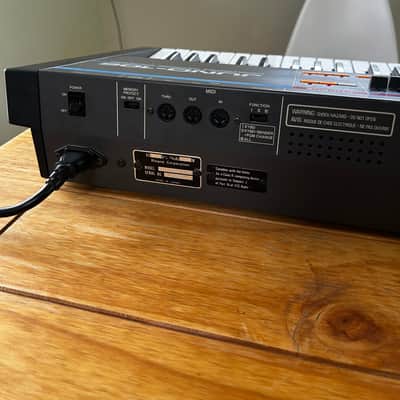 Roland Juno-106 61-Key Programmable Polyphonic Synthesizer 1984 - 1985 - Black image 7