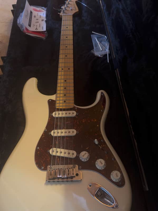 Fender American Deluxe Stratocaster with Maple Fretboard 2011 - 2016 - Olympic Pearl