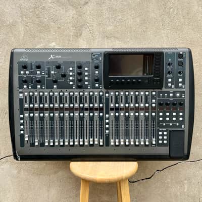 Behringer X32 40-Input 25-Bus Digital Mixing Console 2012 - Present - Black