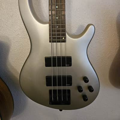 Dean Edge 4-String Bass Guitar with Hard Case image 2