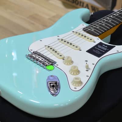 Fender Vintera II '70s Stratocaster Surf Green Electric Guitar & Deluxe Gig Bag image 3