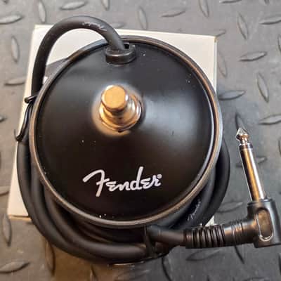 Fender One Button Footswitch with RCA Adapter 099-4049-000 W/ 1/4" Jack Recent - Black image 2