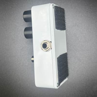 Electro-Harmonix Crayon 69 Full-Range Overdrive 2015 - Present - White with Vertical Crayons image 4