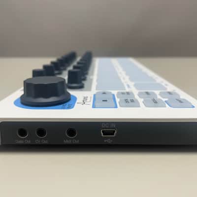 Arturia BeatStep MIDI Controller 2014 - Present - White image 3