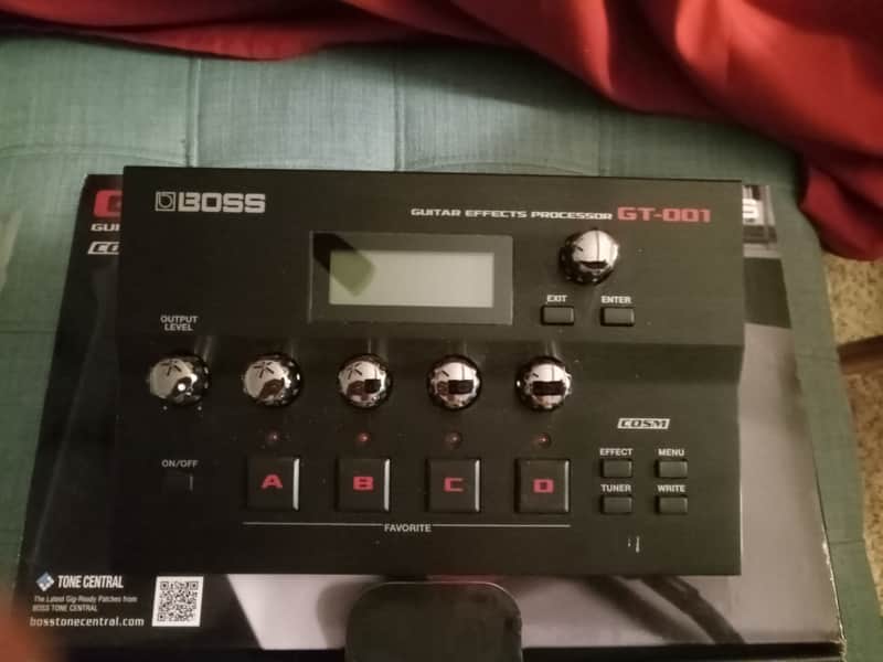 ギター BOSS GT-001 - Guitar Effects Processor Amazon.com: BOSS GT-001 Guitar Effects Processor in a Desktop Unit