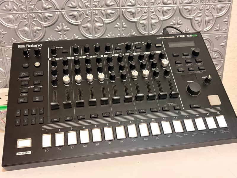Roland TR-8S AIRA Rhythm Performer with Sample Playback 2018 - Present - Black