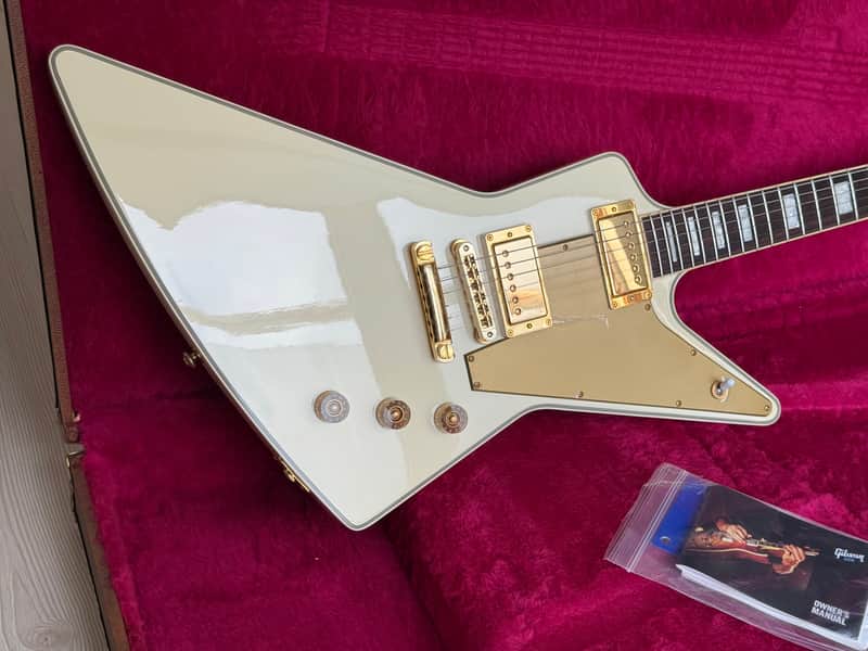 2014 Gibson Limited Edition Lzzy Hale Explorer – Alpine White