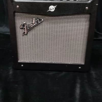 Fender Mustang I V.2 20-Watt 1x8" Modeling Guitar Combo - Black image 1