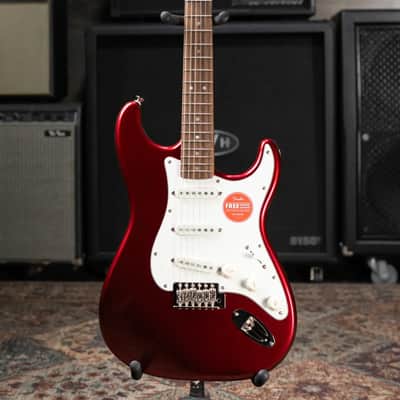 Squier Classic Vibe '60s Stratocaster Electric Guitar - Candy Apple Red image 3