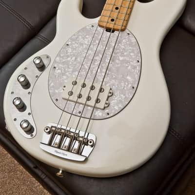 LEFT-HANDED Music Man Stingray 4H bass White image 4