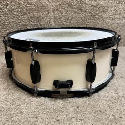 Pearl Forum Snare Drum Off White w/ Black Hardware 14x5.5" image 2