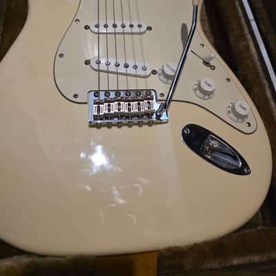 Fender American Special Stratocaster with Maple Fretboard 2015 - 2018 - Olympic White image 7