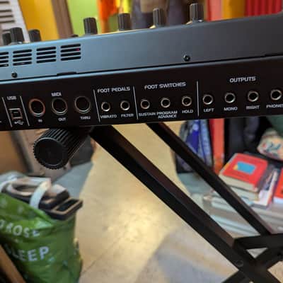 Behringer UB-Xa analogue synthesiser image 5