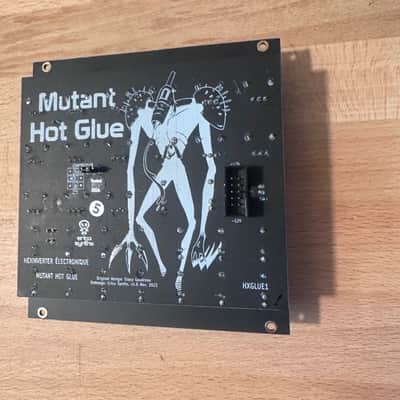 Mint 2026 Erica/Hexinverter Mutant Hot Glue black & gold panel factory build image 2