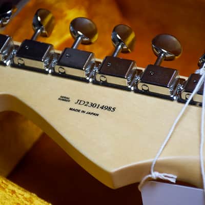 Fender FSR Limited Edition Hybrid II Japan Stratocaster 2023 - Walnut image 8