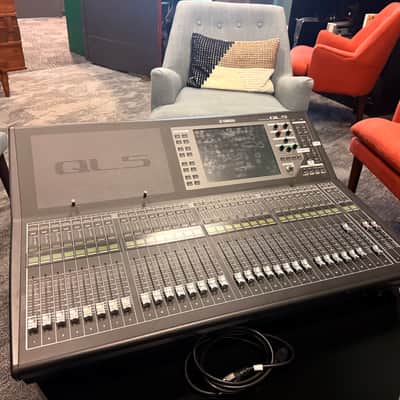 Yamaha Yamaha QL5 64-Channel Digital Audio Mixing Console W Dante Card 2017