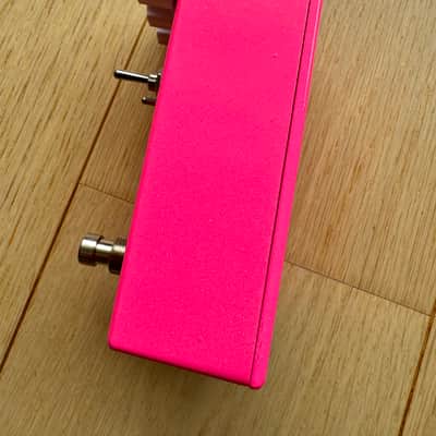Broughton Audio Maestro Bass Fuzz – Hot Pink Sparkle – MINT image 5