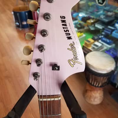 Fender Mustang 1965 Shell Pink with matching headstock, HC image 2