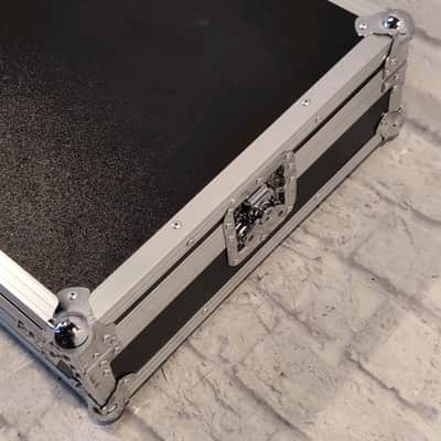 Odyssey Mixer Case 19" x 17" x 4" Interior image 3