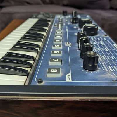 Novation MiniNova 37-Key 18-Voice Synthesizer 2012 - Present - Blue image 5
